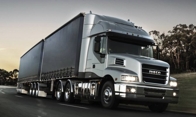 На грузовики и автобусы предлагается ставить ограничители скорости