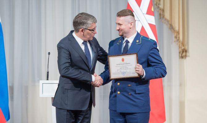 Дмитрий Миляев наградил отличившихся сотрудников прокуратуры