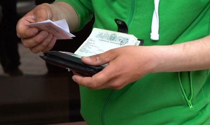 Пенсионерка из Узловой незаконно прописала у себя дома 5 мигрантов