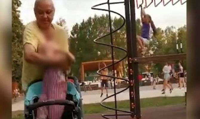 В Алексине бабушка воспитывала внука шлепками: на маму малыша составлен протокол