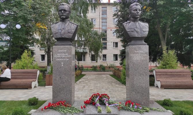 В Узловой торжественно открыли уникальный сквер разведчиков