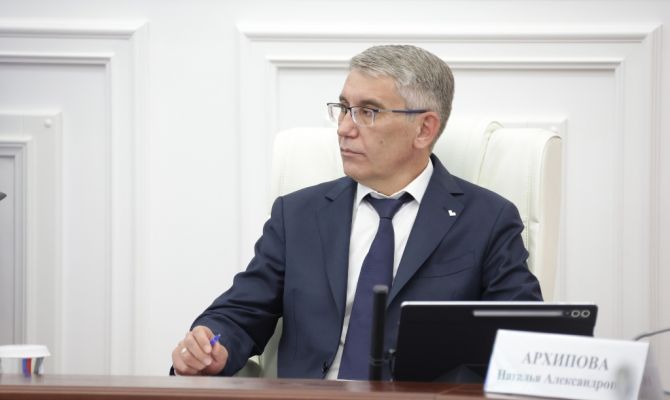 Дмитрий Миляев: "Театр начинается с вешалки, а въезд в Тульскую область - с борщевика"