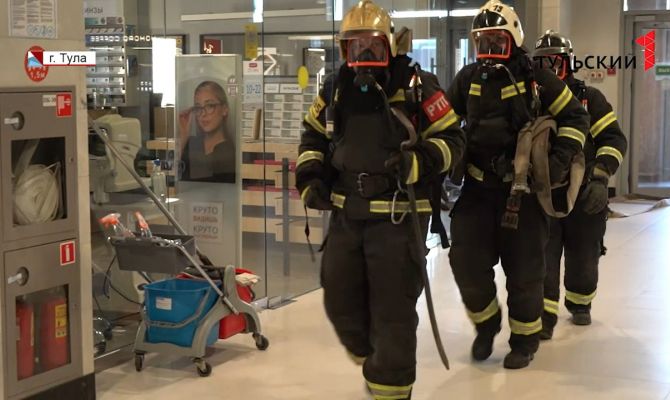 Сколько времени нужно для эвакуации торгового центра: тульские пожарные провели учения в «Гостином дворе»