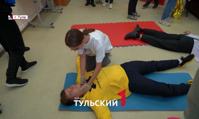 Подавилась бабушка, друг потерял сознание: тульские школьники поделились опытом спасения жизней