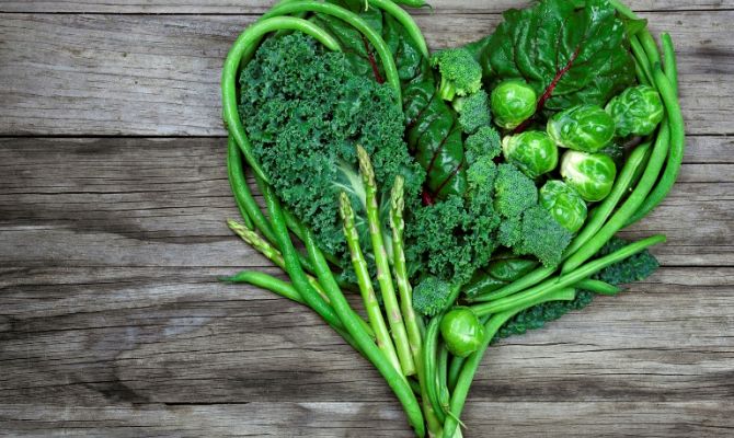 Диетологи назвали зелень, продлевающую молодость