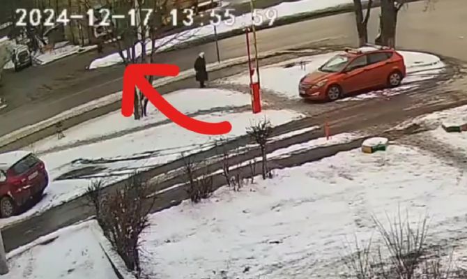 Наезд снегоуборочной машины на пенсионерку в Туле попал на видео