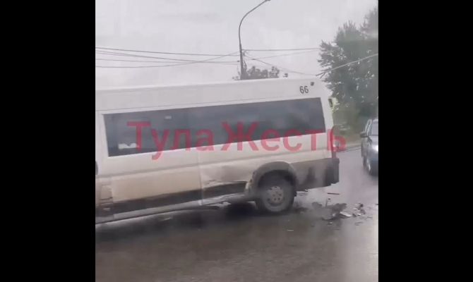 В Туле произошло ДТП с маршруткой