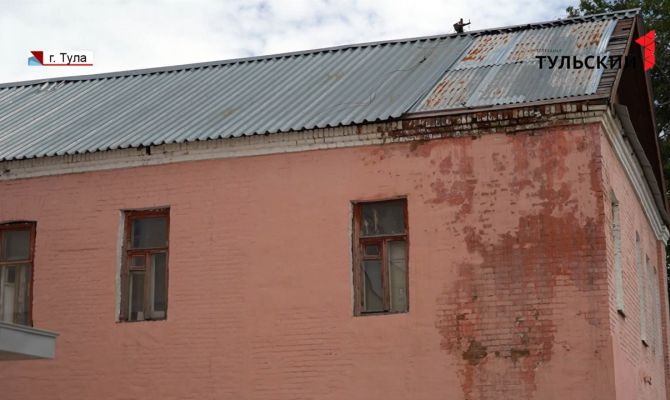 В Музейном квартале Тулы у жилого дома сорвало крышу