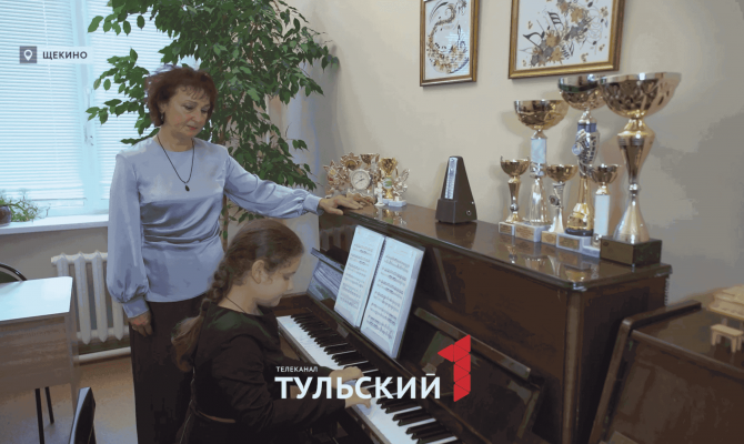 Лучший педагог России объяснила разницу школ игры на фортепиано