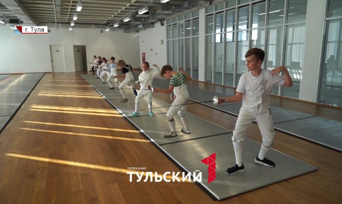 Тренер по фехтованию объяснил разницу между шпагой, рапирой и саблей