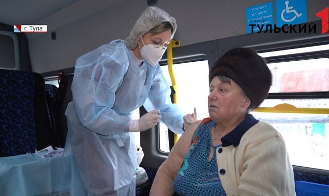 Как пожилым жителям сел и деревень Тульской области сделать прививку от коронавируса