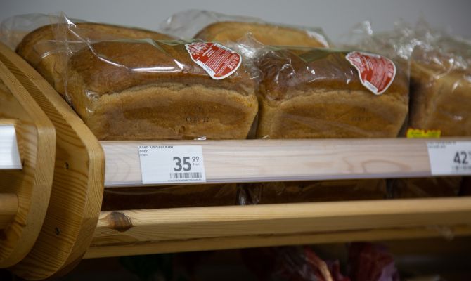 Роспотребнадзор нашел в тульских магазинах просроченный хлеб и булочки без маркировки