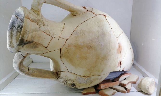 В Туле восстановили 2500-летнюю греческую амфору