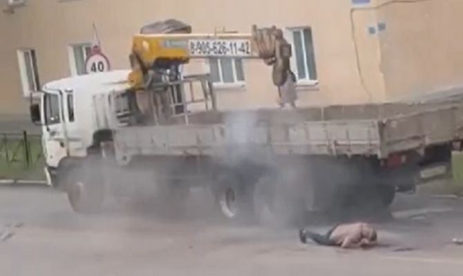 В Кимовске загорелся грузовик: хлопок покрышки произошел рядом с человеком