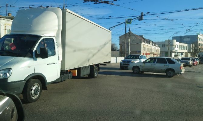 В тульском Заречье из-за ДТП образовалась пробка