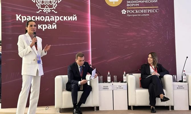Тулячка Алина Чистякова презентовала проект "Растим Бизнес" на ПМЭФ-2026