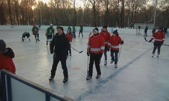 Юные спортсмены открыли хоккейный сезон в Куркинском районе