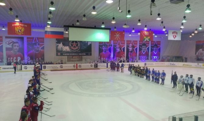 Сборная Тульской области по хоккею борется за победу
