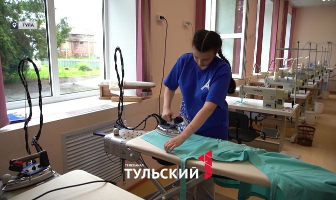 Швея из Тулы показала, как правильно утюжить одежду, чтобы она сидела лучше