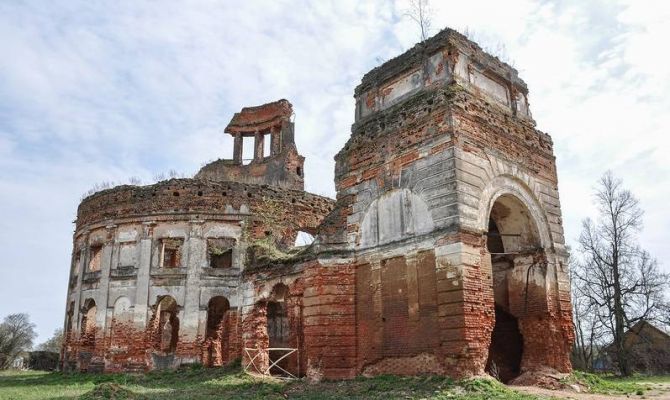 В РПЦ предлагают возвращать людей в деревни, восстанавливая храмы