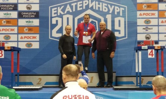 Житель Тульской области победил во всероссийском турнире по армрестлингу