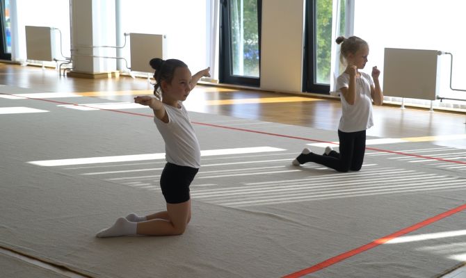 Юные гимнастки готовятся к первым соревнованиям: как в Туле растят будущих чемпионов