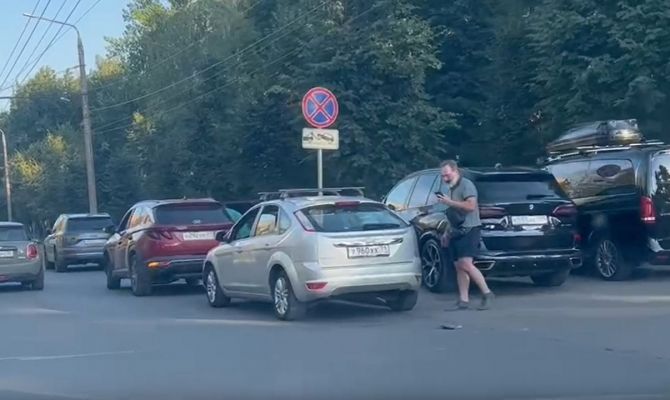 В Туле ДТП напротив Центрального парка культуры и отдыха имени Белоусова затруднило движение