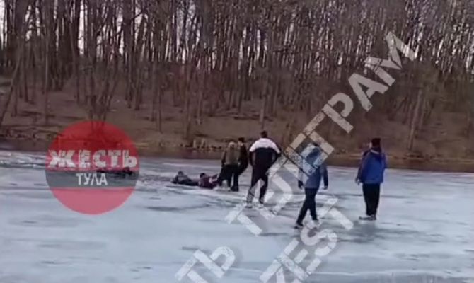 На Воронке в Туле мужчина провалился под лед