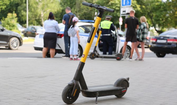 От возрастного ценза до лимита скорости: почему в Туле не могут справиться с "лихачами" на электросамокатах