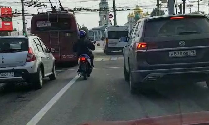 В Туле водитель автолайна грубо нарушил ПДД