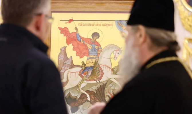 Дмитрий Миляев передал икону в казанский храм