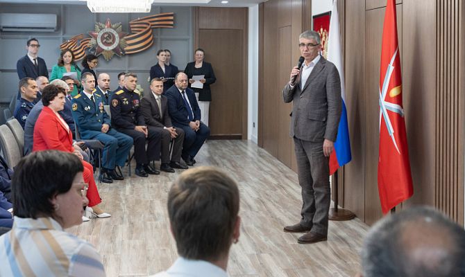 Миляев вручил нагрудные знаки участникам военного парада в Туле