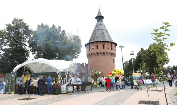 В День города туляков угостят холодным сбитнем и земляными яблоками с салом