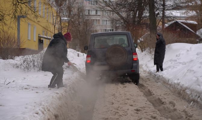 Назван законный способ "закрыть" двор многоэтажки от проезжающих машин