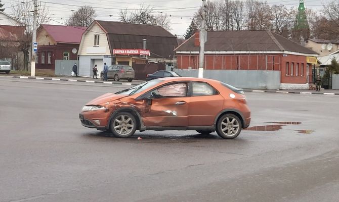 В Туле на улице Оборонной произошло массовое ДТП