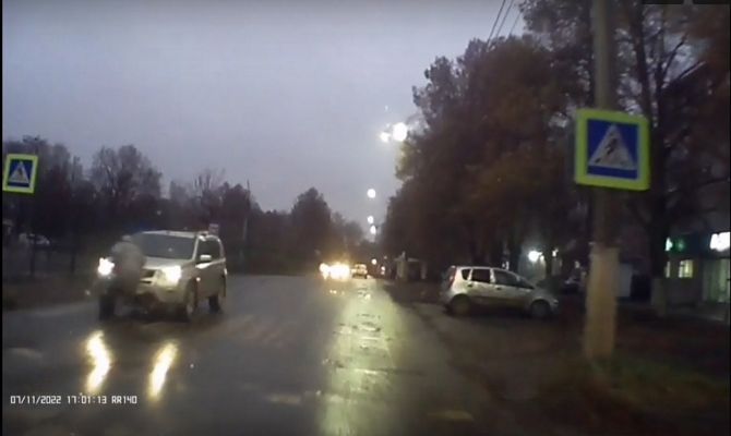 Наезд на пешехода в Новомосковске попал на видео