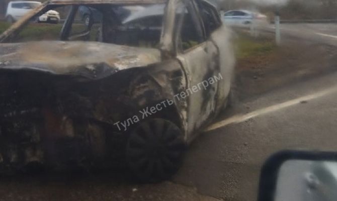 На М-2 «Крым» в Туле сгорел автомобиль после ДТП