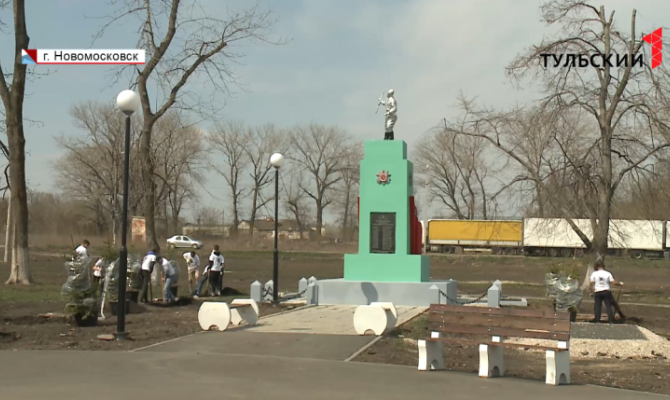 Новомосковский сквер украсили липы и голубые ели