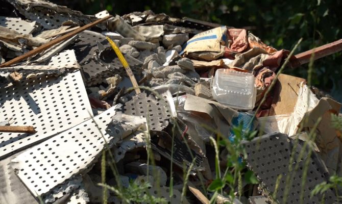 Жители Киреевска пожаловались Губернатору на свалки из разрушенных домов