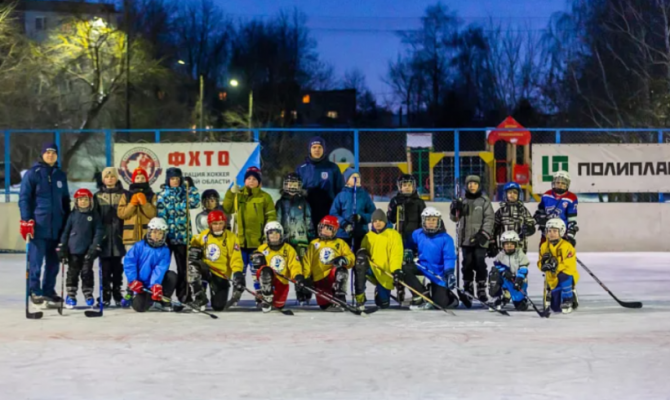 В Туле проходят бесплатные мастер-классы по дворовому хоккею