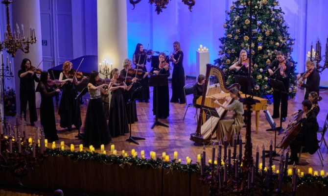 В Колонном зале дома Дворянского собрания в Туле прошел концерт «Бах при свечах»