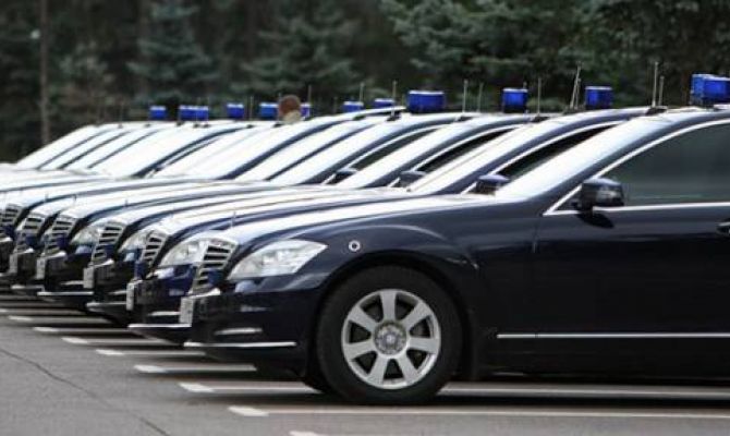 Чиновникам запретили автомобили дороже 2,5 млн рублей