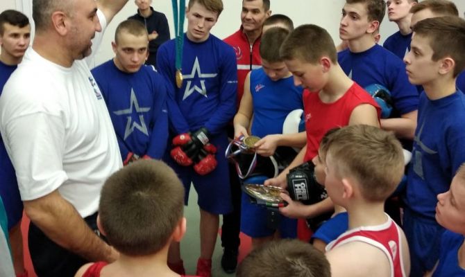 В Тульском Суворовском военном училище мастер-класс провел Олимпийский чемпион по боксу
