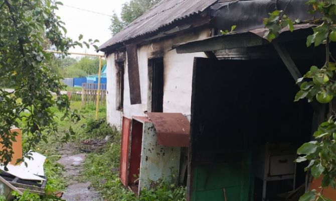 Следственный комитет начал проверку по факту гибели мужчины на пожаре в Арсеньево