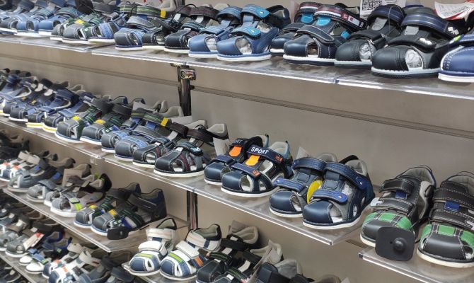 Таможенники нашли в тульских магазинах почти 2 тысячи контрафактных товаров