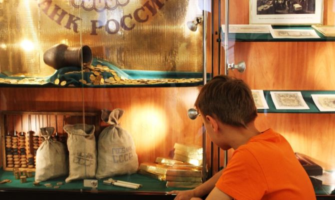 Туляки могут бесплатно посмотреть коллекцию старинных денег России