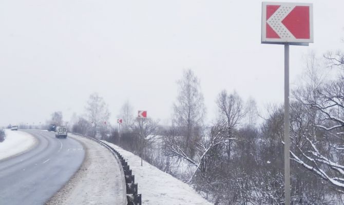 В Тульской области устанавливают дорожные знаки с подсветкой