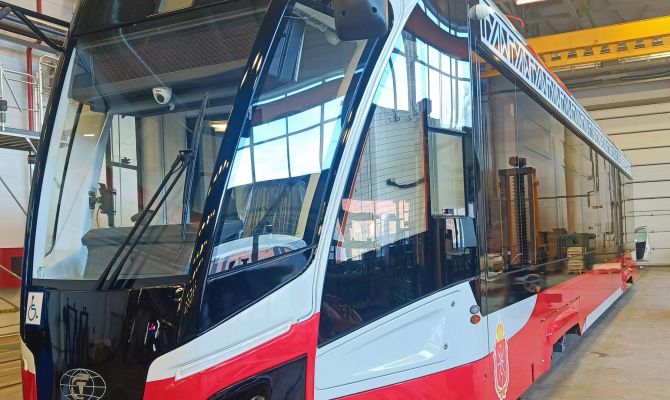 В Тулу отправили два новых трамвая «Львенок»