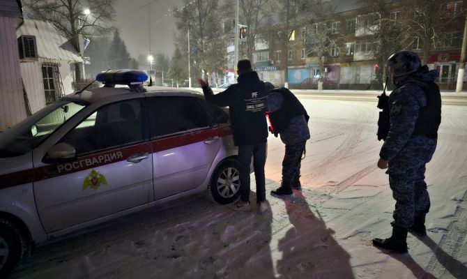 В Донском задержали хулигана, который разбил стекло в магазине