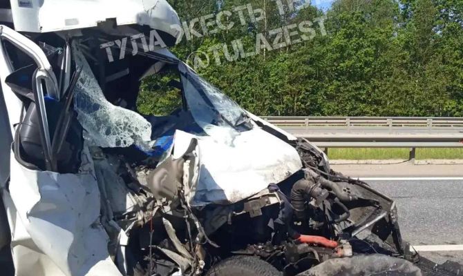 Под Тулой на трассе «М-2» «Газель» влетела в фуру